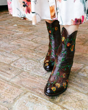 Load image into Gallery viewer, EMBROIDERED LEATHER TEXANO - DARK BROWN

