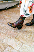 Load image into Gallery viewer, EMBROIDERED LEATHER TEXANO - DARK BROWN
