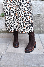 Load image into Gallery viewer, SUEDE BROWN BOOTS
