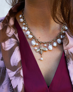 PEARLS AND BEE BRONZE NECKLACE - gold plated