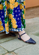 Load image into Gallery viewer, BLUE PATENT SLINGBACK
