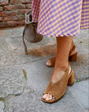 Load image into Gallery viewer, SUEDE CAMEL SANDALS
