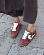 Load image into Gallery viewer, MAGENTA CAPPUCINO SNEAKERS
