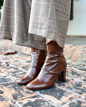 Load image into Gallery viewer, WOOD LEATHER BOOTS
