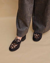 Load image into Gallery viewer, CHEETAH-PRINT LEATHER MOCASSINO
