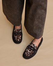 Load image into Gallery viewer, CHEETAH-PRINT LEATHER MOCASSINO
