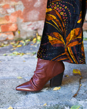 Load image into Gallery viewer, CIGAR BROWN ANKLE BOOTS
